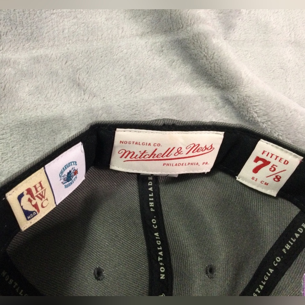 Mitchell & Ness Charlotte Hornets 5th Anniversary Grey/Pink/Purple Fitted Hat - Picture 5 of 9